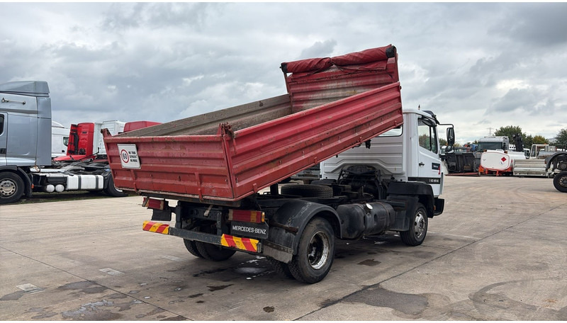Mercedes-Benz SK 814 (SPER / AUXILAIRY / MANUAL PUMP / STEEL SUSP. / 6 CYLINDER / 3 WAY TIPPER / PERFECT) - Tipper: picture 4 Mercedes-Benz SK 814 (SPER / AUXILAIRY / MANUAL PUMP / STEEL SUSP. / 6 CYLINDER / 3 WAY TIPPER / PERFECT) - Tipper: picture 4