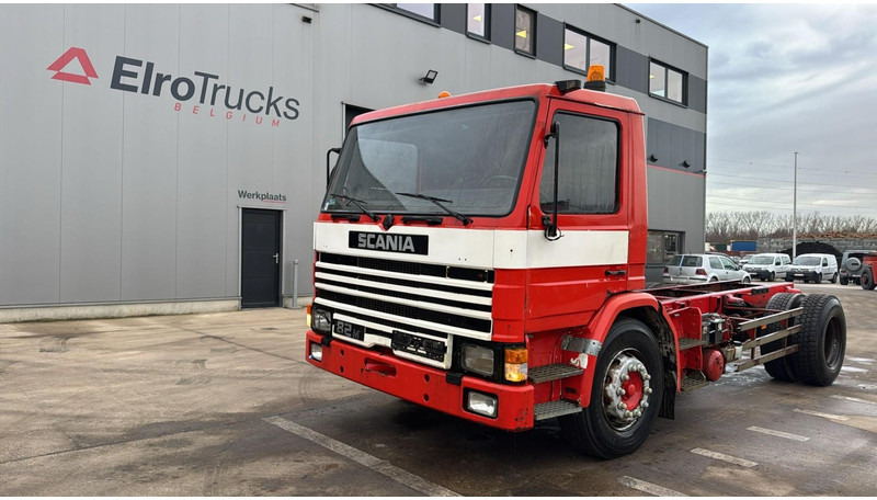 Scania 82 - 210 (LAMES / STEEL SUSP. / POMPE MANUELLE / MANUAL PUMP) - Cab chassis truck: picture 1 Scania 82 - 210 (LAMES / STEEL SUSP. / POMPE MANUELLE / MANUAL PUMP) - Cab chassis truck: picture 1