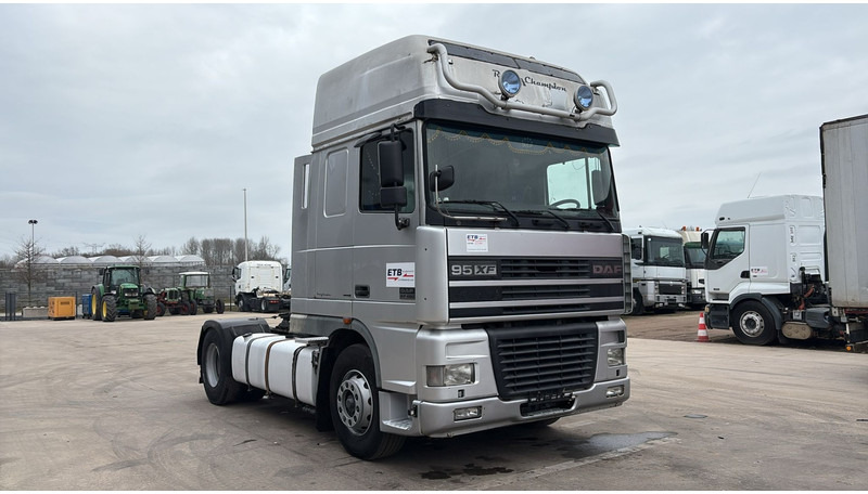 DAF XF 95.480 (EURO 3 / MANUAL GEARBOX / BOITE MANUELLE) - Tractor unit: picture 3 DAF XF 95.480 (EURO 3 / MANUAL GEARBOX / BOITE MANUELLE) - Tractor unit: picture 3