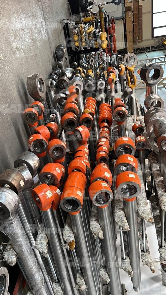 Caterpillar - Hydraulic cylinder for Excavator: picture 1 Caterpillar - Hydraulic cylinder for Excavator: picture 1