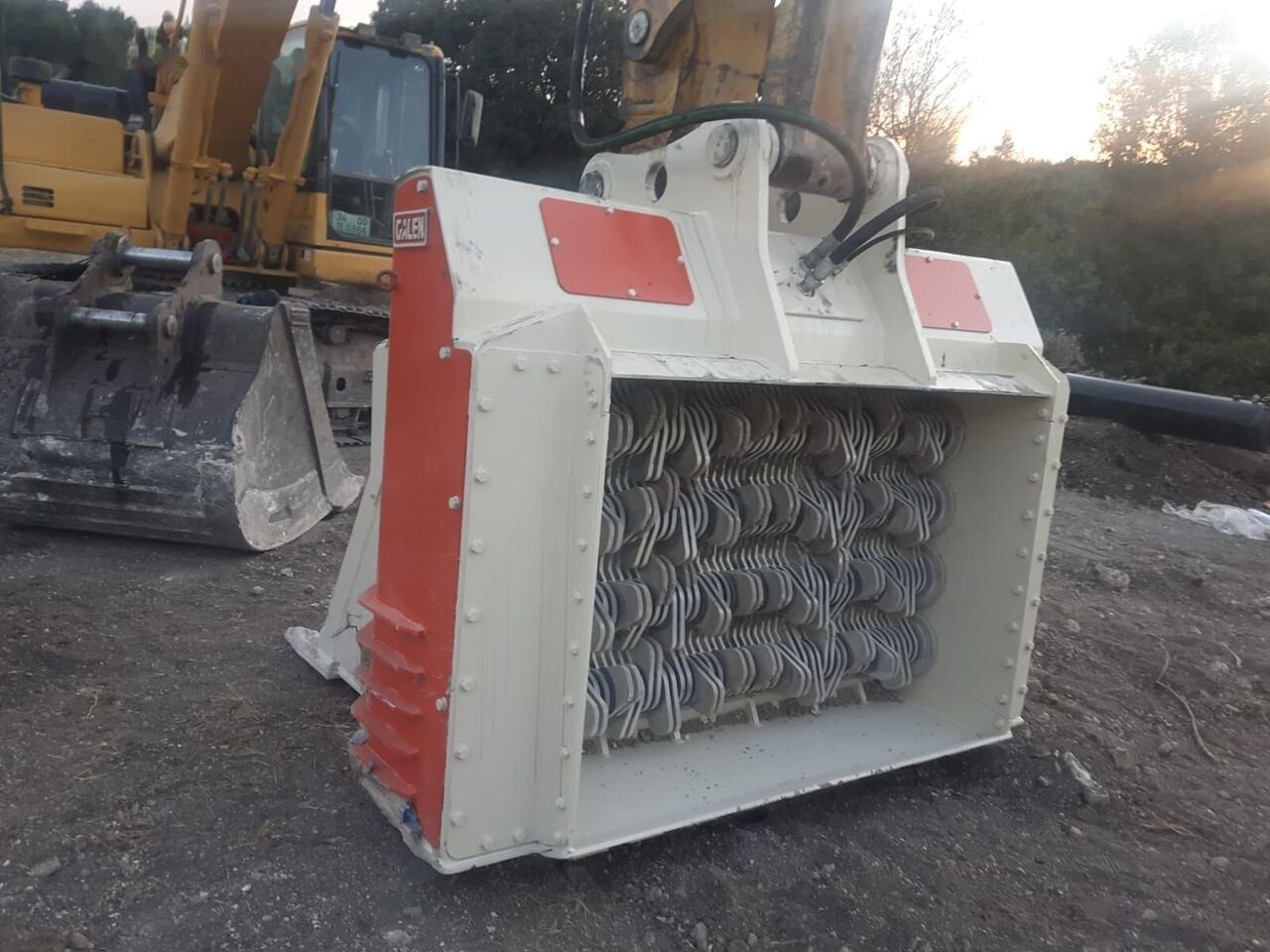 Galen Impact Screening Bucket - Sorting bucket: picture 4 Galen Impact Screening Bucket - Sorting bucket: picture 4