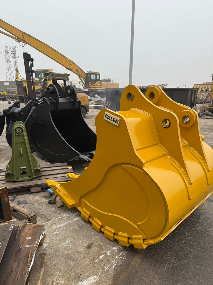 Komatsu PC300 Reinforced General Purpose Bucket - Excavator bucket for Crawler excavator: picture 3 Komatsu PC300 Reinforced General Purpose Bucket - Excavator bucket for Crawler excavator: picture 3