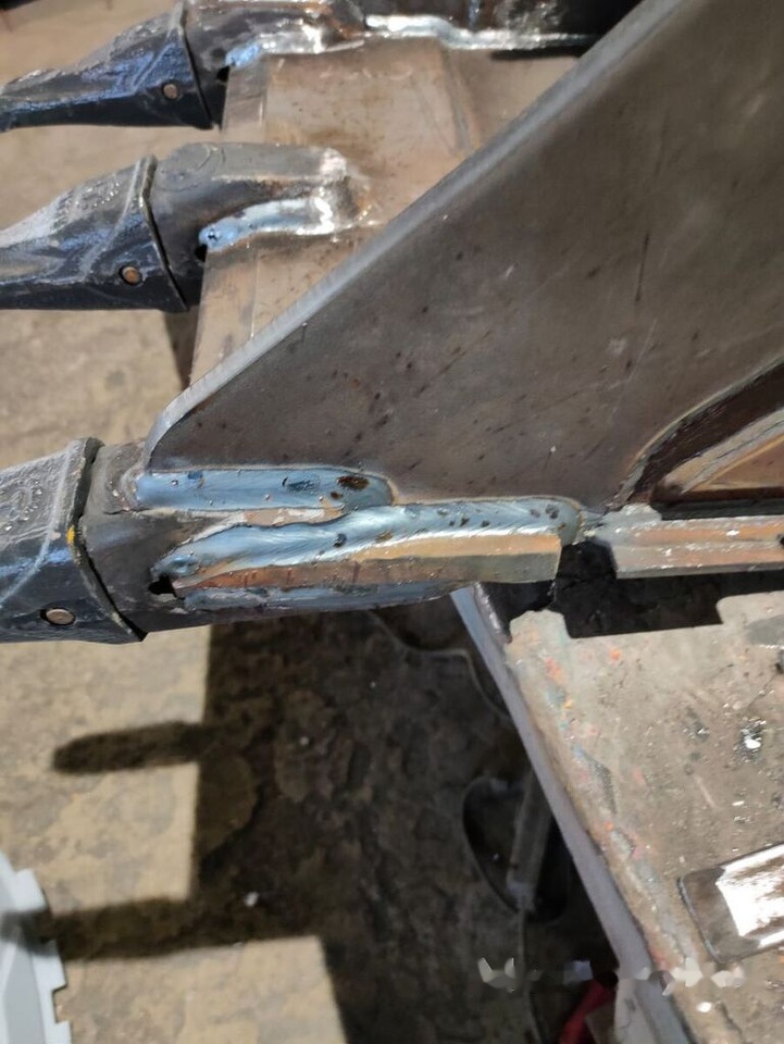 Komatsu PC45 - Excavator bucket: picture 2 Komatsu PC45 - Excavator bucket: picture 2