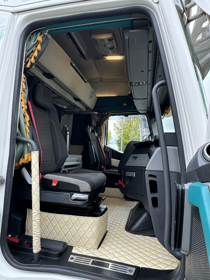 Tractor unit Renault T520 HIGHCAB Comfort 2-Tanks Retarder Airbrush: picture 19 Tractor unit Renault T520 HIGHCAB Comfort 2-Tanks Retarder Airbrush: picture 19