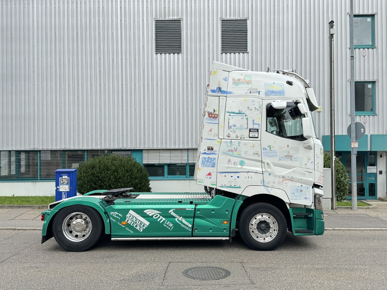 Tractor unit Renault T520 HIGHCAB Comfort 2-Tanks Retarder Airbrush: picture 8 Tractor unit Renault T520 HIGHCAB Comfort 2-Tanks Retarder Airbrush: picture 8