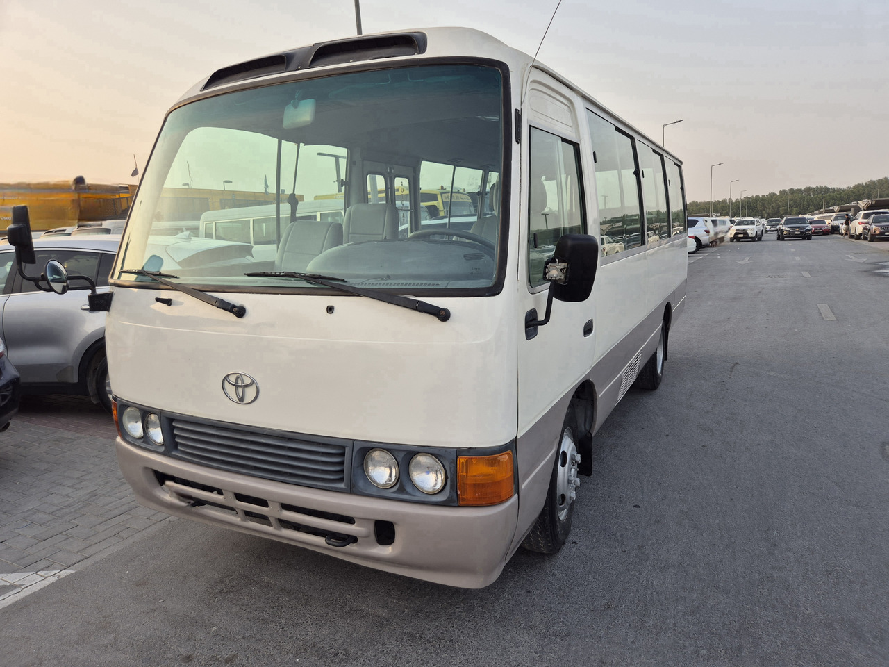 TOYOTA Coaster ... 25 places ...climatisé - Minibus, Passenger van: picture 2 TOYOTA Coaster ... 25 places ...climatisé - Minibus, Passenger van: picture 2