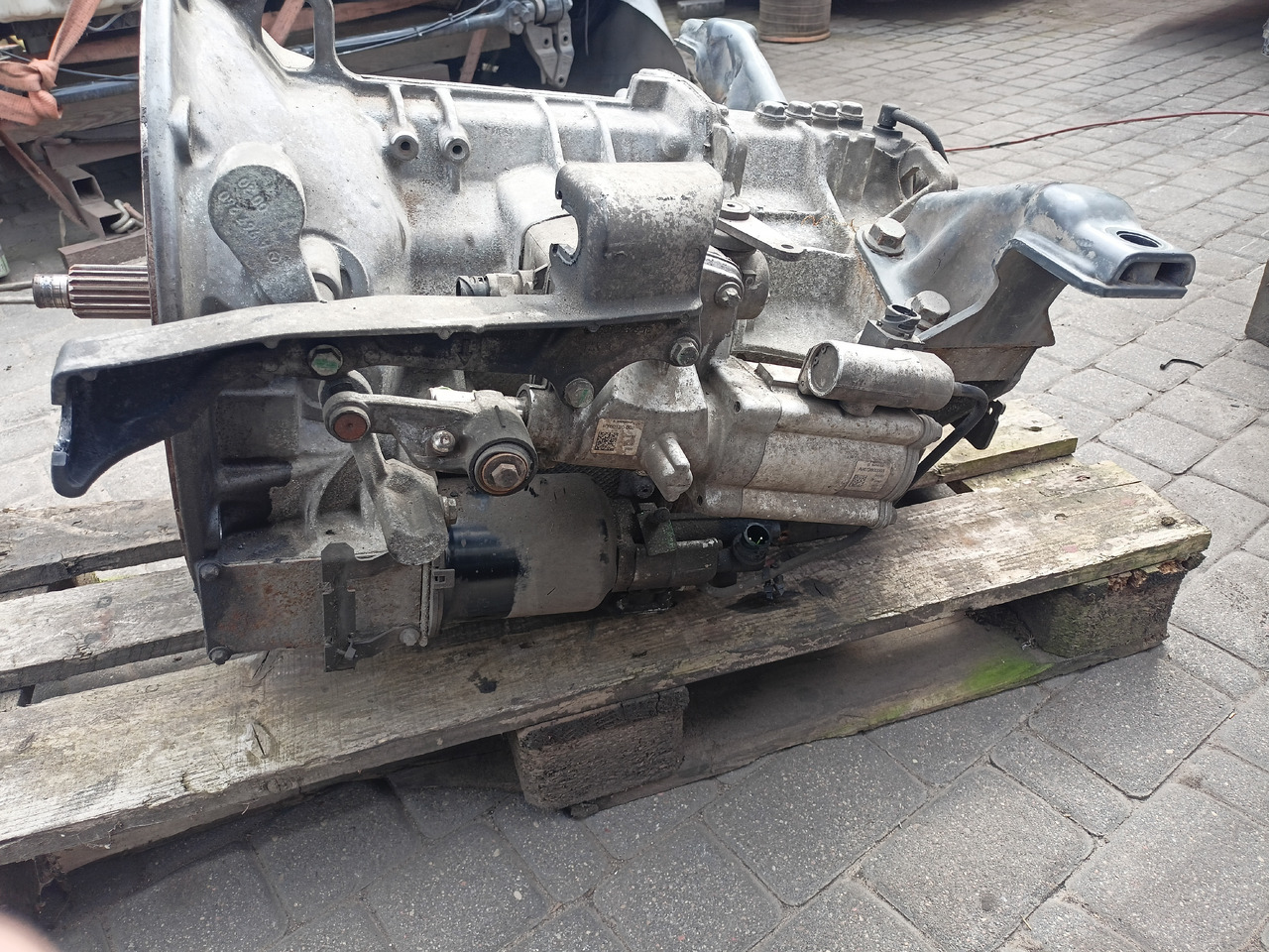 G90-6 Manual Atego 1224 - Gearbox: picture 1 G90-6 Manual Atego 1224 - Gearbox: picture 1