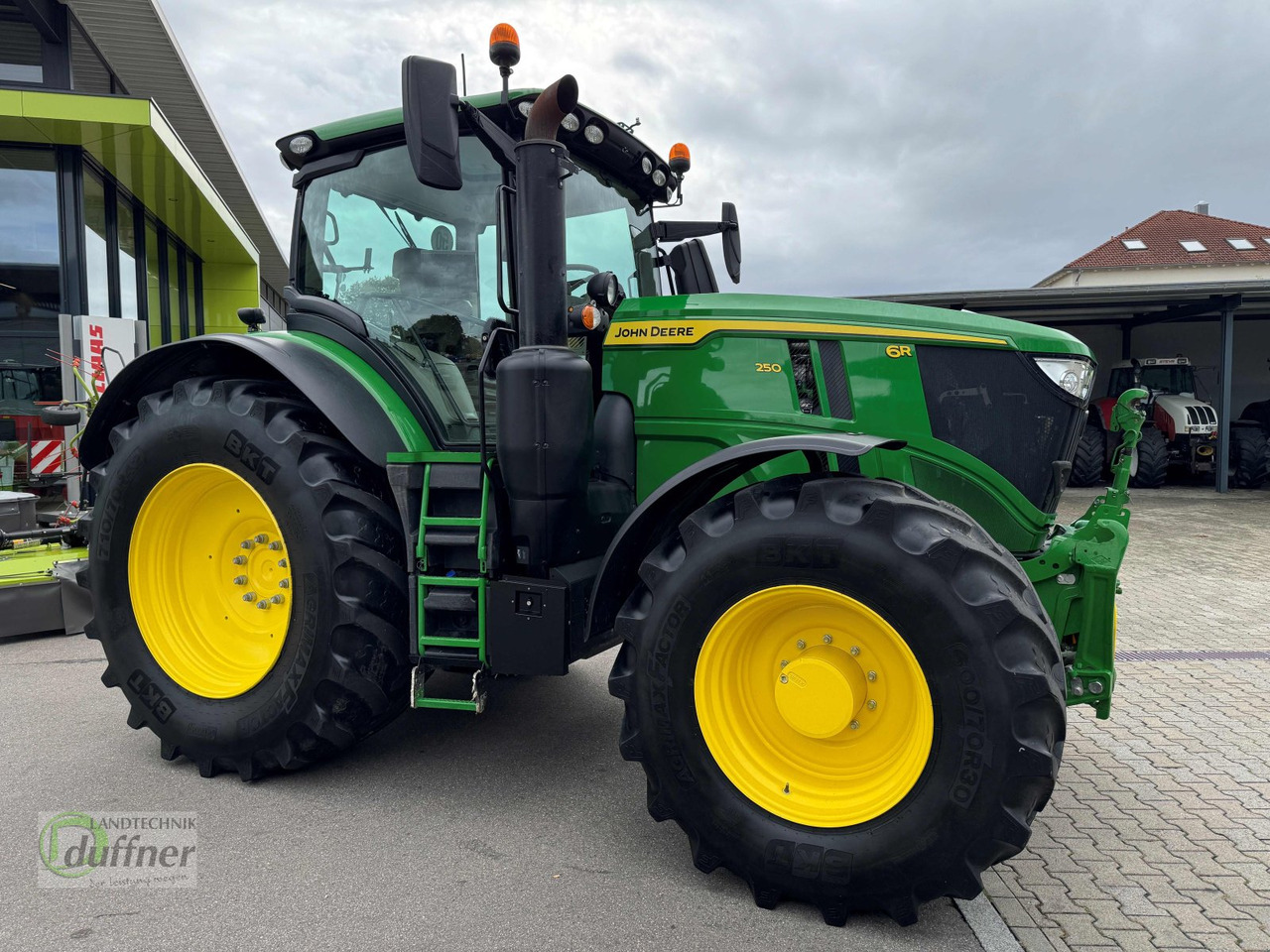 John Deere 6R 250 - Farm tractor: picture 1 John Deere 6R 250 - Farm tractor: picture 1