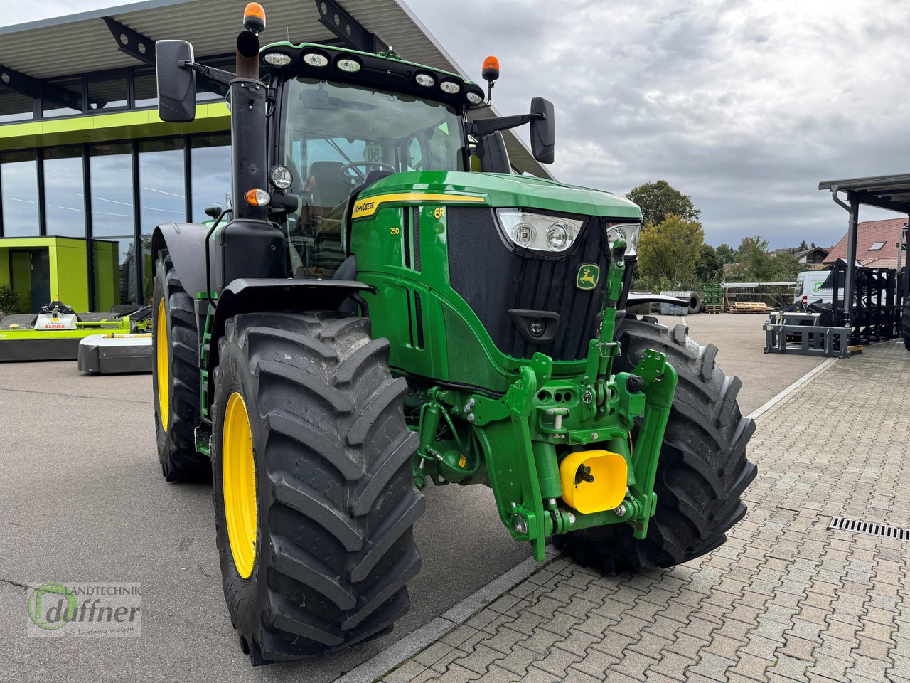 John Deere 6R 250 - Farm tractor: picture 2 John Deere 6R 250 - Farm tractor: picture 2