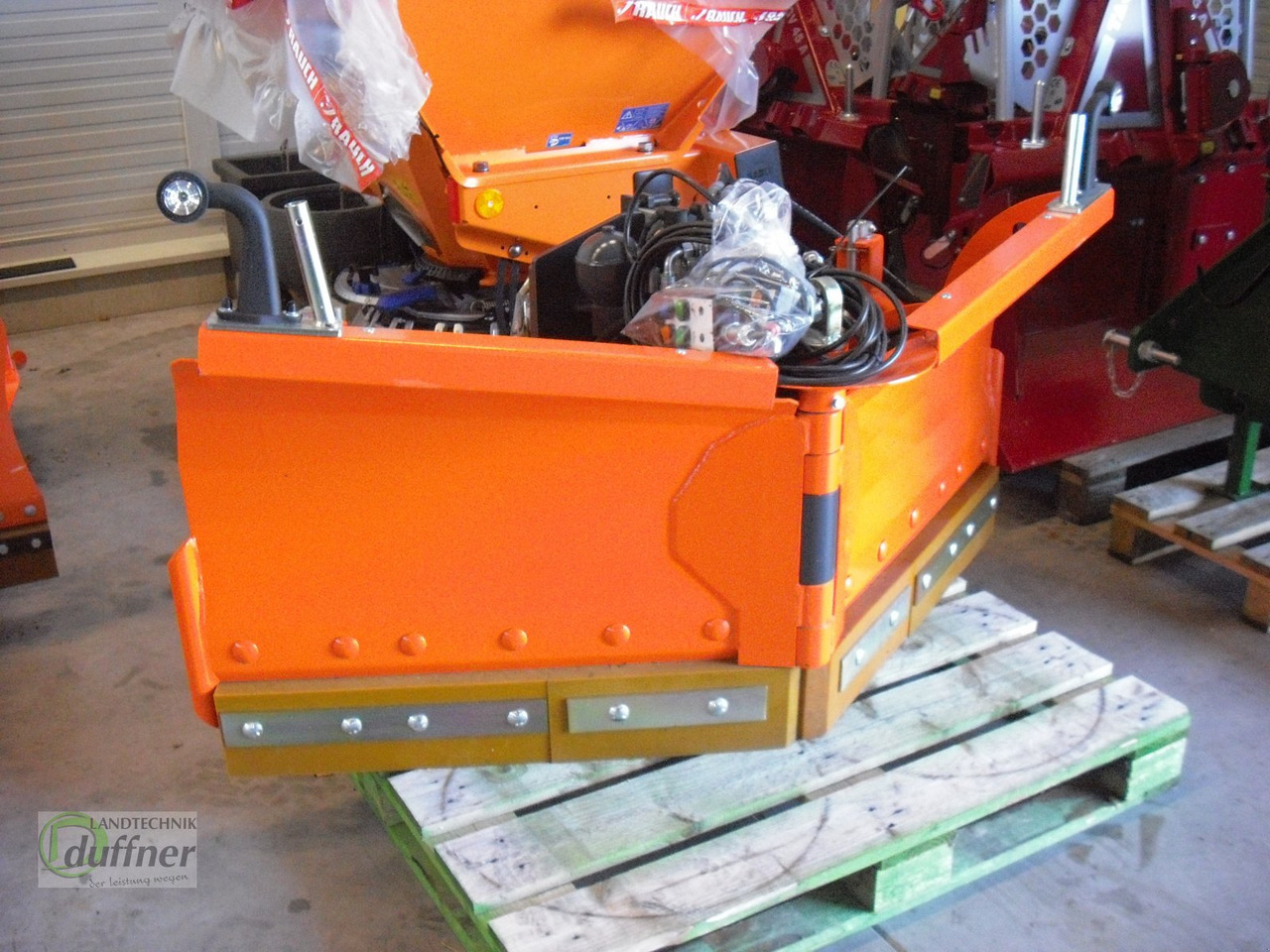 Tuchel Vario 180 - Snow plough for Utility/ Special vehicle: picture 2 Tuchel Vario 180 - Snow plough for Utility/ Special vehicle: picture 2