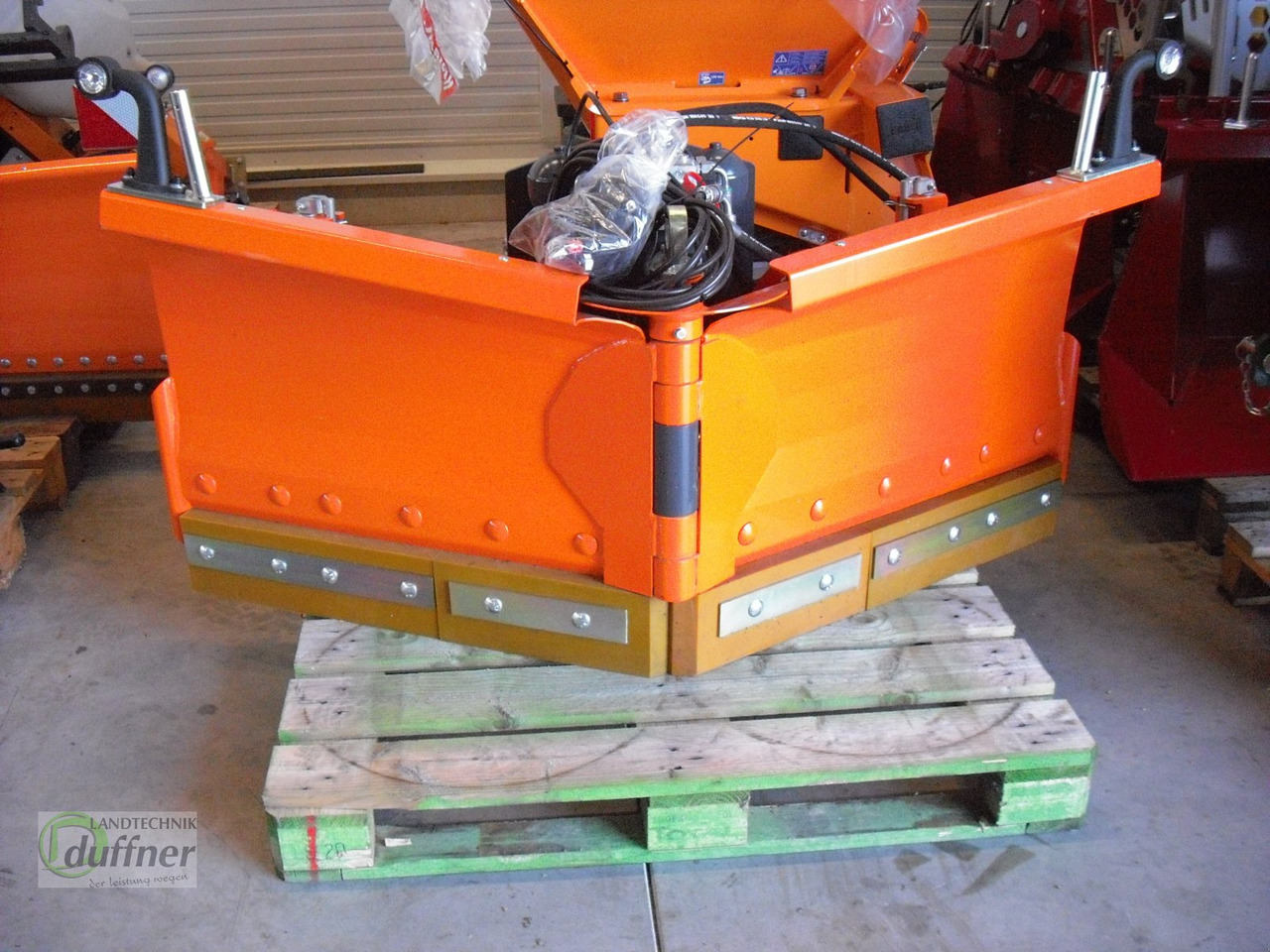 Tuchel Vario 180 - Snow plough for Utility/ Special vehicle: picture 1 Tuchel Vario 180 - Snow plough for Utility/ Special vehicle: picture 1