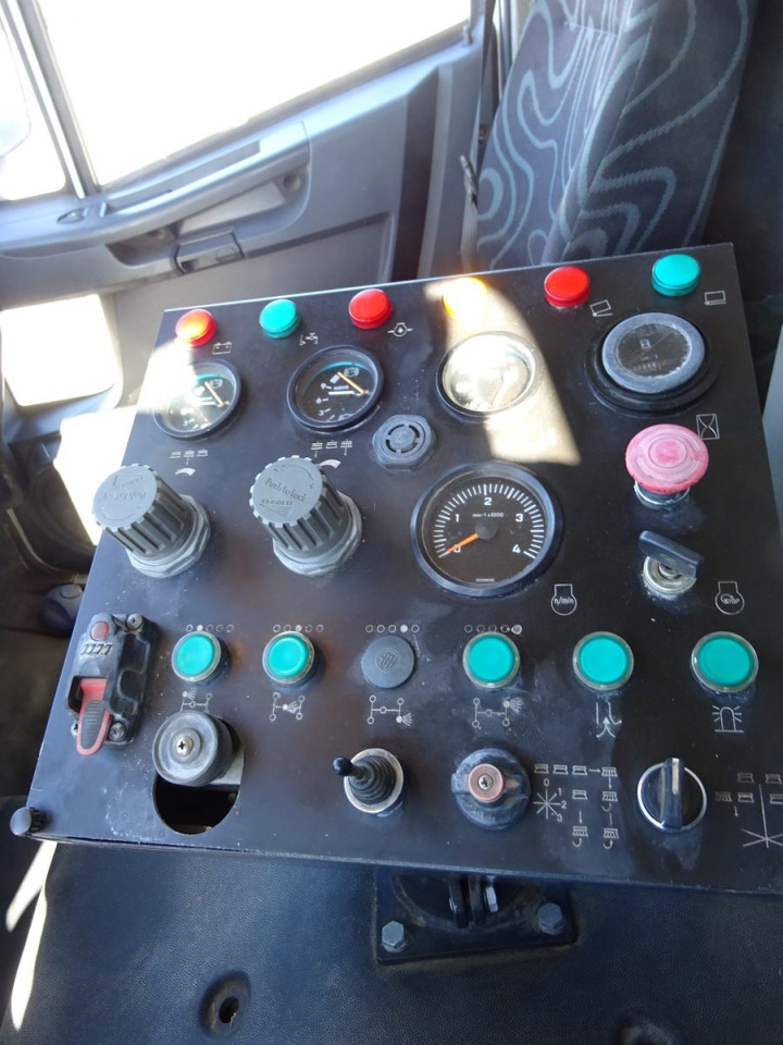 Road sweeper IVECO EUROCARGO 150E22: picture 9 Road sweeper IVECO EUROCARGO 150E22: picture 9