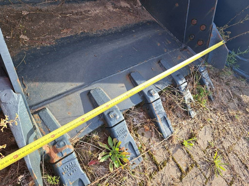 Hyundai Exacavator Digging Bucket 140, 6N4-37000 - Bucket for Construction machinery: picture 2 Hyundai Exacavator Digging Bucket 140, 6N4-37000 - Bucket for Construction machinery: picture 2