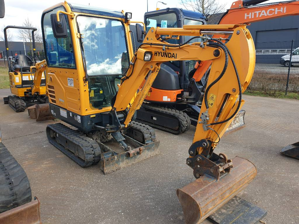 Hyundai R18-9 - Mini excavator: picture 2 Hyundai R18-9 - Mini excavator: picture 2