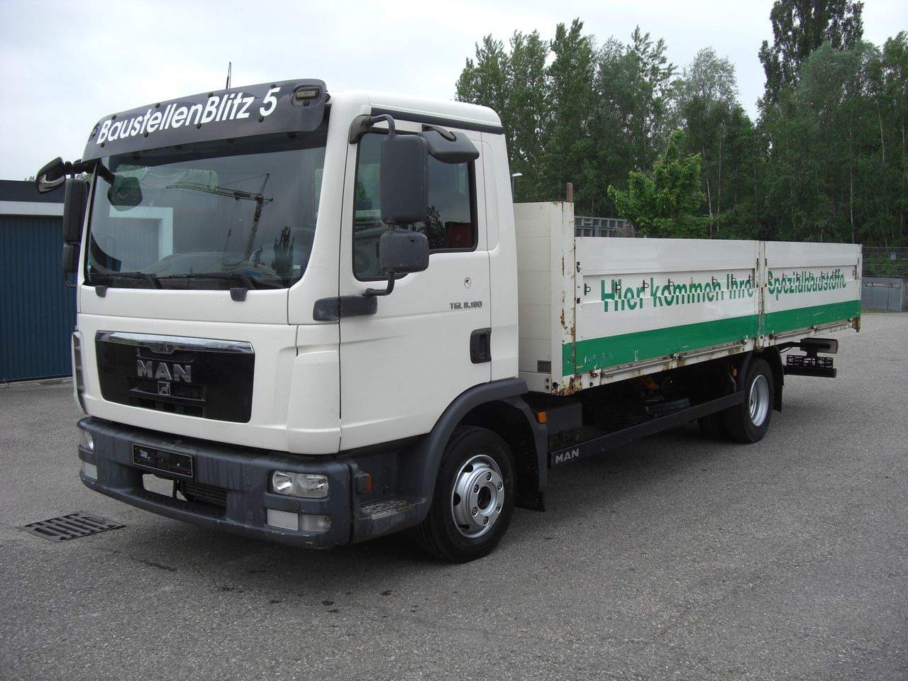 MAN 8180L - Dropside/ Flatbed truck: picture 1 MAN 8180L - Dropside/ Flatbed truck: picture 1