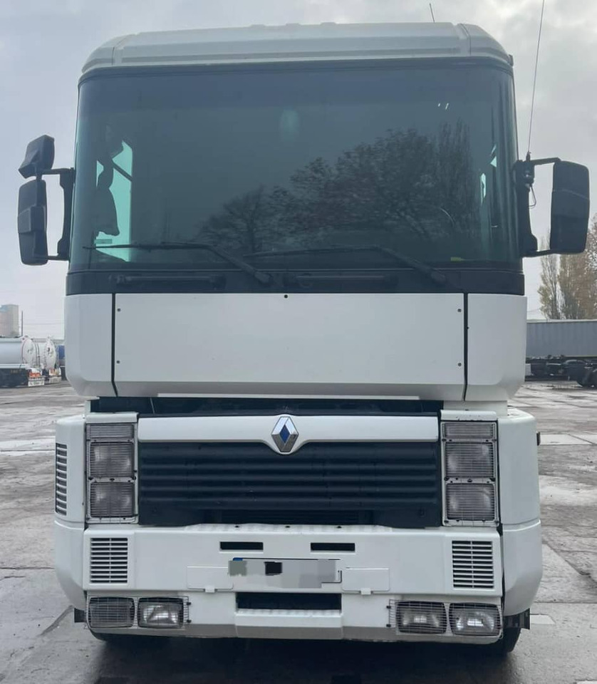 RENAULT - Tractor unit: picture 1 RENAULT - Tractor unit: picture 1