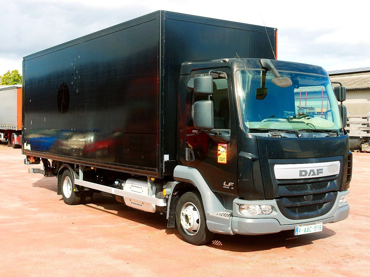 DAF LF FA 180 MEUBEL KOFFER LBW LUFT FEDERUNG AIRCO - Box truck: picture 2 DAF LF FA 180 MEUBEL KOFFER LBW LUFT FEDERUNG AIRCO - Box truck: picture 2