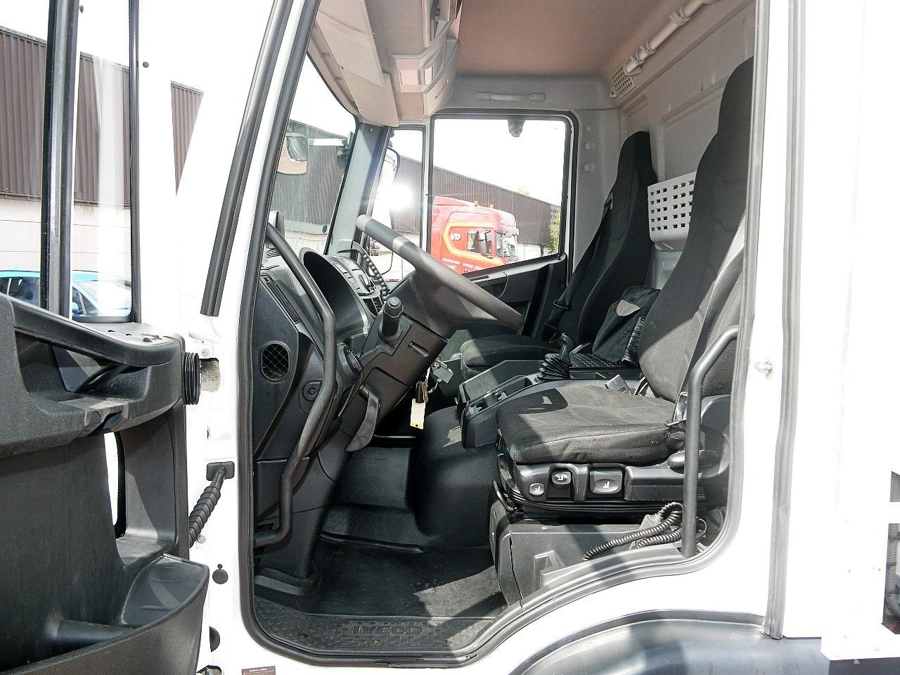 Refrigerator truck Iveco 100E19 KUHLKOFFER CARRIER SUPRA 550 luft fed A/C: picture 13