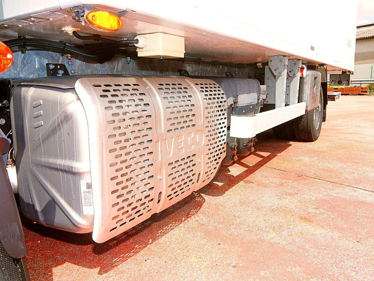 Refrigerator truck Iveco 100E19 KUHLKOFFER CARRIER SUPRA 550 luft fed A/C: picture 17