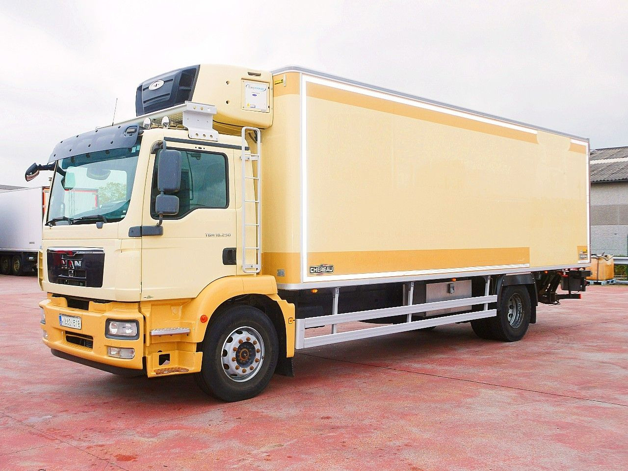 MAN TGM 18 250 CHEREAU CARRIER SUPR 1250 MULTi - Refrigerator truck: picture 4 MAN TGM 18 250 CHEREAU CARRIER SUPR 1250 MULTi - Refrigerator truck: picture 4