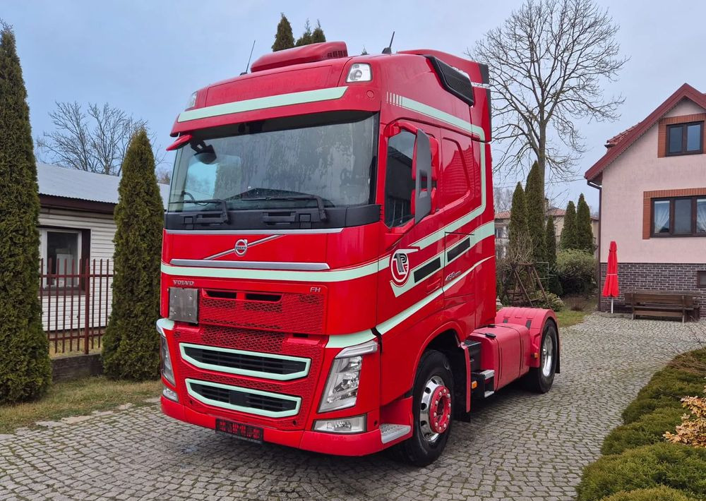 Volvo FH GLOBETROTTER - Tractor unit: picture 1 Volvo FH GLOBETROTTER - Tractor unit: picture 1