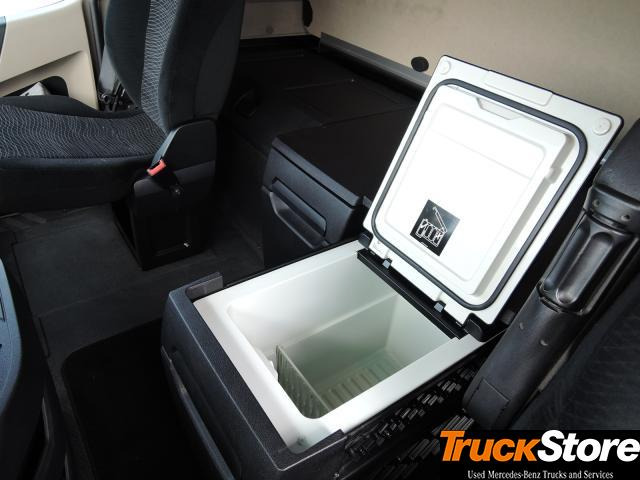 Tractor unit Mercedes-Benz Actros 1843 LS: picture 9