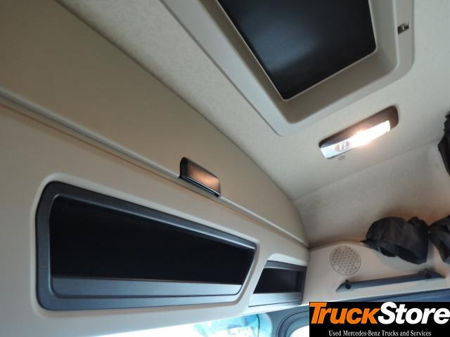 Tractor unit Mercedes-Benz Actros 1845 LS nRL: picture 10 Tractor unit Mercedes-Benz Actros 1845 LS nRL: picture 10