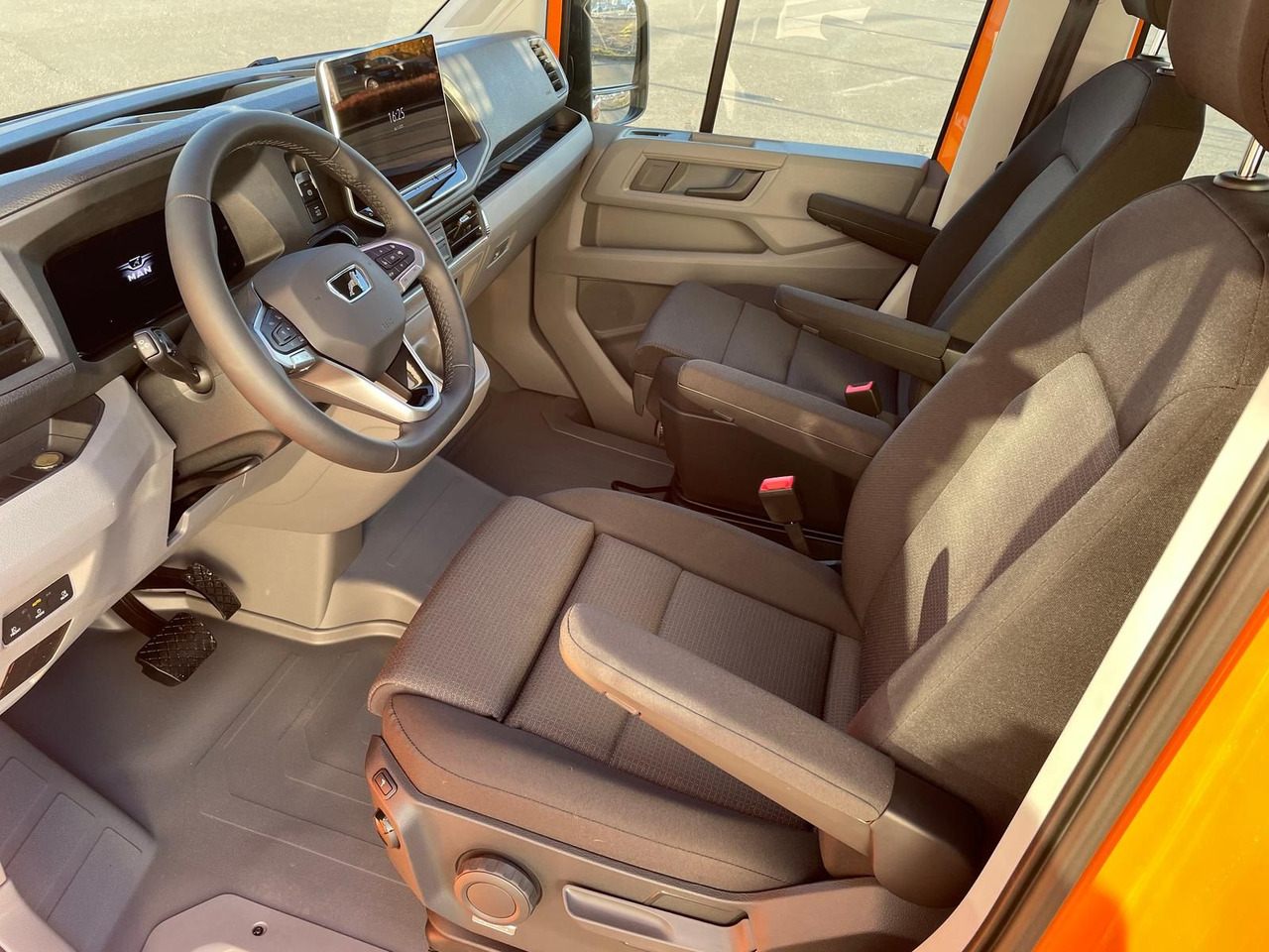 Car MAN TGE 3.180 Pritsche DOKA LR 4x4 ACC LED SHZ Diff.: picture 23