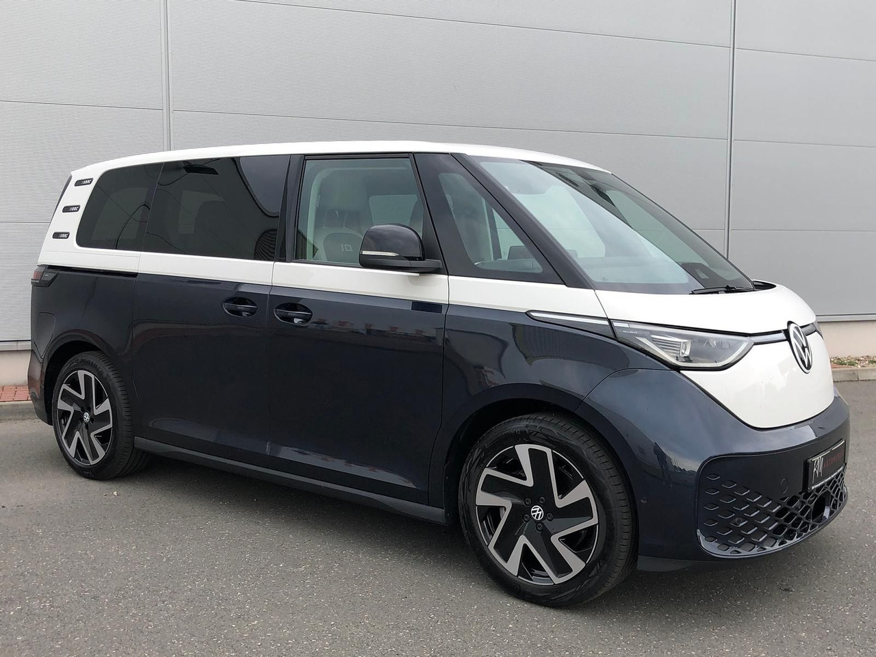 Volkswagen ID. Buzz 150 kW Pro AHK ACC MATRIX LED KEYLESS - Passenger van, Electric van: picture 2 Volkswagen ID. Buzz 150 kW Pro AHK ACC MATRIX LED KEYLESS - Passenger van, Electric van: picture 2