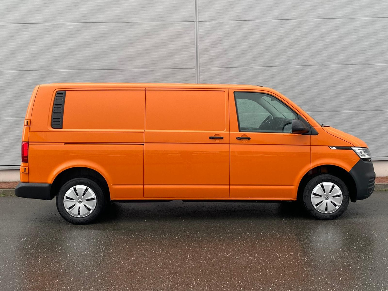 Volkswagen T6.1 Transporter Kasten lang LED PDC KLIMA SITZH - Car: picture 5 Volkswagen T6.1 Transporter Kasten lang LED PDC KLIMA SITZH - Car: picture 5