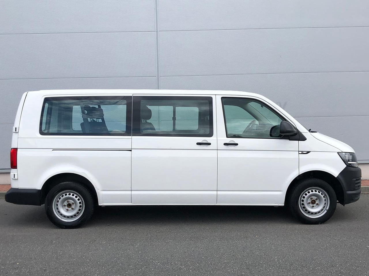 Volkswagen T6 Transporter 2.0 TDI Kombi lang 9-SITZE TEMP - Minibus, Passenger van: picture 5 Volkswagen T6 Transporter 2.0 TDI Kombi lang 9-SITZE TEMP - Minibus, Passenger van: picture 5