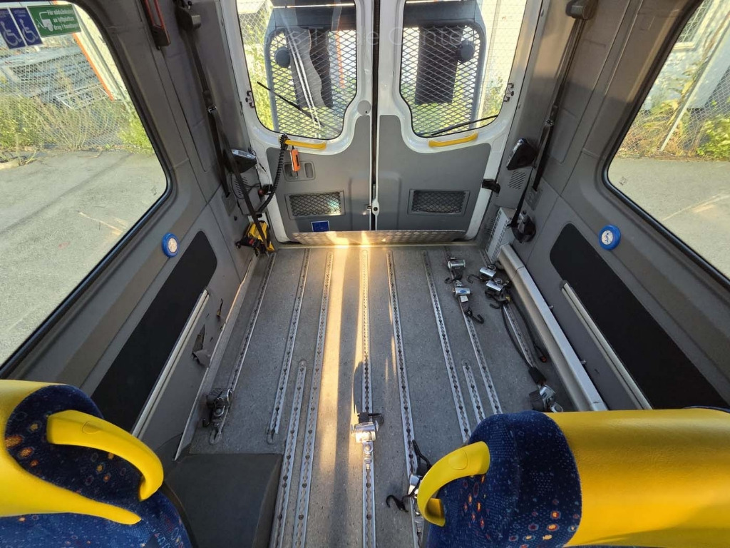 VOLKSWAGEN Crafter 50 LR // 2 units with lift - Minibus, Passenger van: picture 4 VOLKSWAGEN Crafter 50 LR // 2 units with lift - Minibus, Passenger van: picture 4