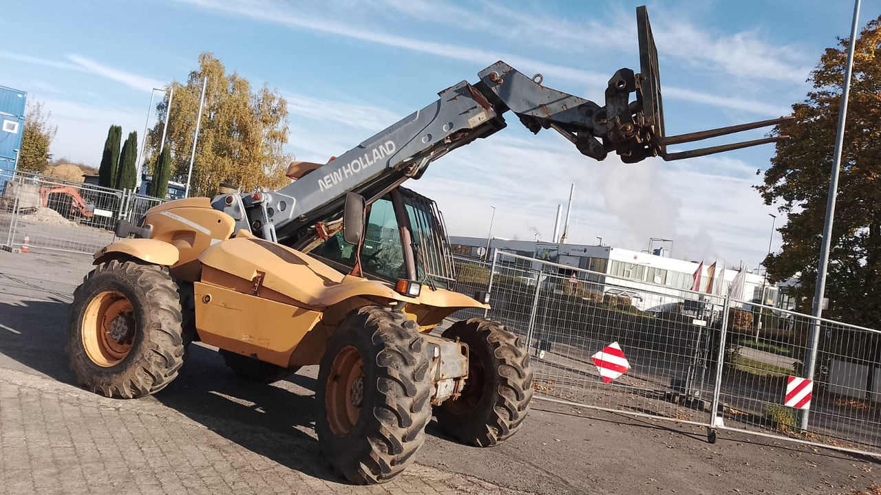 New Holland LM410 Turbo - Telescopic wheel loader: picture 5 New Holland LM410 Turbo - Telescopic wheel loader: picture 5