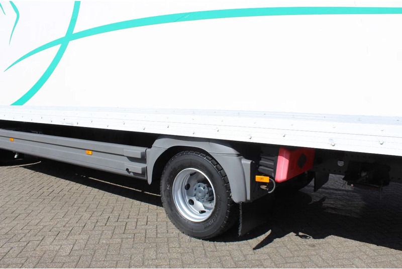 Box truck Mercedes-Benz Atego 1224 * EURO5 * MANUAL * 1 BED *: picture 16