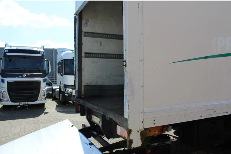 Box truck Mercedes-Benz Atego 1224 * EURO5 * MANUAL * 1 BED *: picture 6