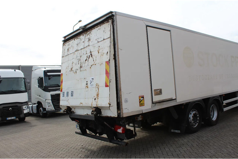 Scania P320 * EURO5 * 6X2 * CARRIER SUPRA 750 * MANUAL * - Refrigerator truck: picture 5 Scania P320 * EURO5 * 6X2 * CARRIER SUPRA 750 * MANUAL * - Refrigerator truck: picture 5