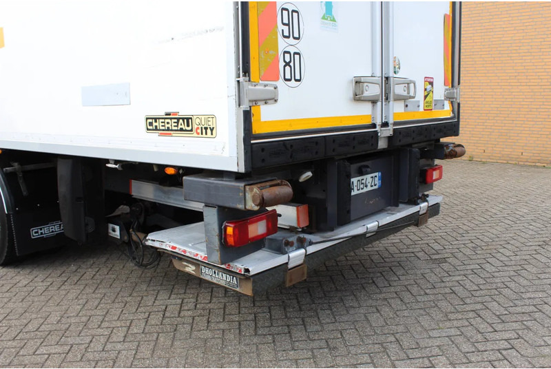 Volvo FM 330 * EURO5 * CARRIER SUPRA SILENT MT * - Refrigerator truck: picture 4 Volvo FM 330 * EURO5 * CARRIER SUPRA SILENT MT * - Refrigerator truck: picture 4