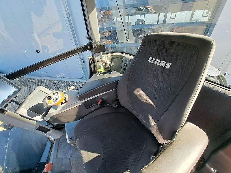 Farm tractor Claas Xerion 4000 Trac VC: picture 11