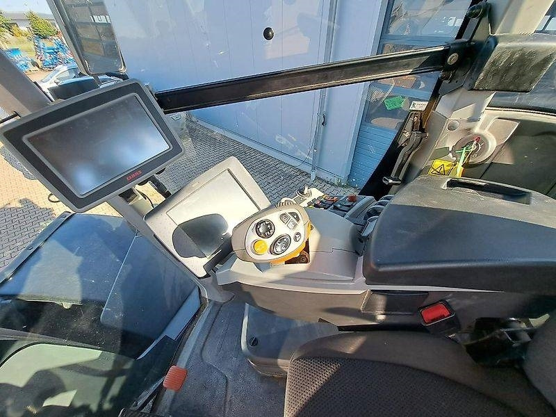Farm tractor Claas Xerion 4000 Trac VC: picture 10