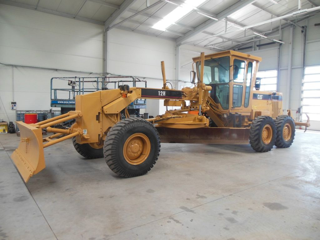 CAT 12 H - NA + RIPER - Grader: picture 1 CAT 12 H - NA + RIPER - Grader: picture 1