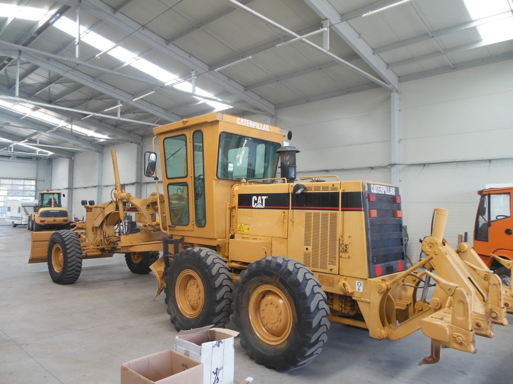 CAT 12 H - NA + RIPER - Grader: picture 2 CAT 12 H - NA + RIPER - Grader: picture 2