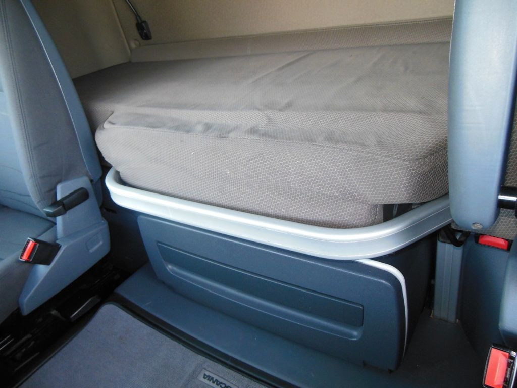 Curtainsider truck Scania R410, JUMBOZUG 120M3, RETARDER, TOP STAND!!: picture 16 Curtainsider truck Scania R410, JUMBOZUG 120M3, RETARDER, TOP STAND!!: picture 16