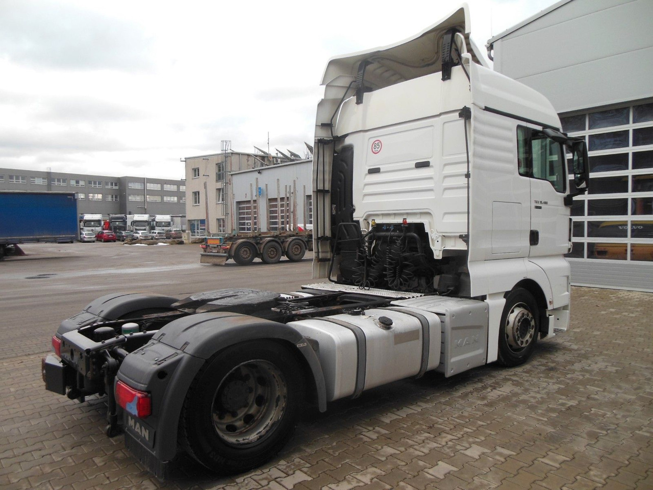 MAN TGX 18.480 LLS-U, LOWDECK + KRONE MEGA MAN TGX 18.480 LLS-U, LOWDECK - Tractor unit: picture 3 MAN TGX 18.480 LLS-U, LOWDECK + KRONE MEGA MAN TGX 18.480 LLS-U, LOWDECK - Tractor unit: picture 3