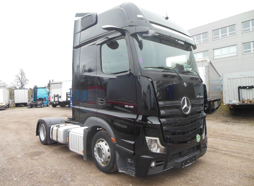 Mercedes-Benz 1848 ACTROS, LOWDECK, GIGA SPACE, STANDKLIMA Mercedes-Benz 1848 ACTROS, LOWDECK, GIGA SPACE, STANDKLIMA - Tractor unit: picture 2 Mercedes-Benz 1848 ACTROS, LOWDECK, GIGA SPACE, STANDKLIMA Mercedes-Benz 1848 ACTROS, LOWDECK, GIGA SPACE, STANDKLIMA - Tractor unit: picture 2