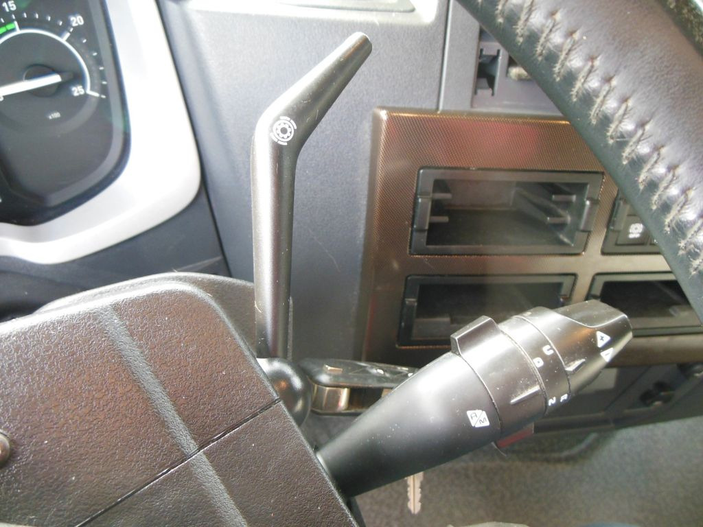 Tractor unit Renault T520 HIGH, COMFORT, LOWDECK, TOP STAND!!: picture 14
