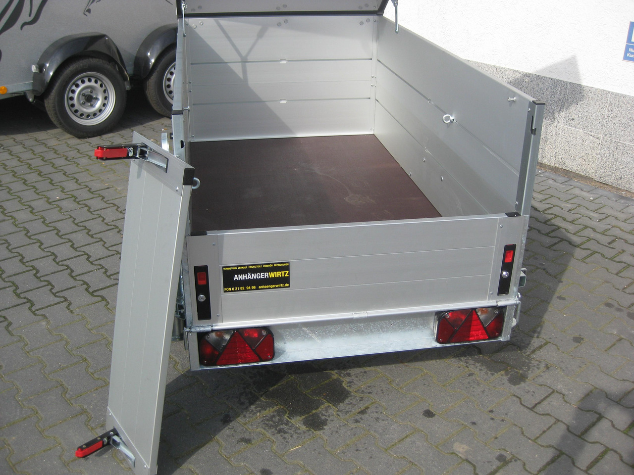 Closed box trailer ALUBOXX Deckelanhänger GT 500 VT1 181x101x83cm (XXS) 500kg Best Deal Aktion: picture 9