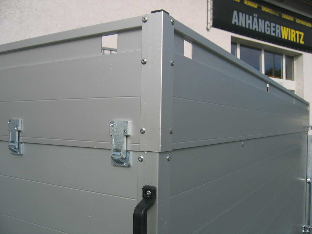 ALUBOXX Deckelanhänger GTT 1500 VT2 301x126x118cm Heckrampe (M) 1500kg order Aktion - Closed box trailer: picture 3 ALUBOXX Deckelanhänger GTT 1500 VT2 301x126x118cm Heckrampe (M) 1500kg order Aktion - Closed box trailer: picture 3