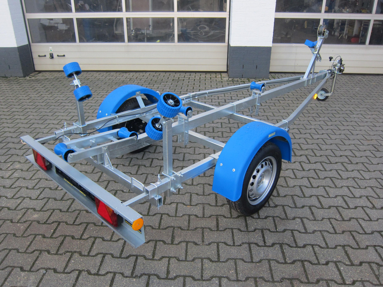 Bootsanhänger Boattrailer Neptun NAVY N7-17 Trailer 750kg mit Winde Winter Online Aktion - Boat trailer: picture 4 Bootsanhänger Boattrailer Neptun NAVY N7-17 Trailer 750kg mit Winde Winter Online Aktion - Boat trailer: picture 4
