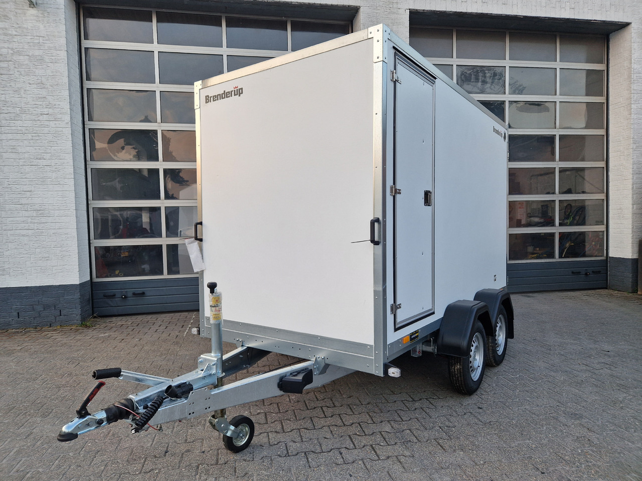 Brenderup Cargo Dynamic CD300 TB D ST SK 300x155x185cm Heck Seitentür Serviceklappe Wabe (M) 2000kg - Vending trailer: picture 3 Brenderup Cargo Dynamic CD300 TB D ST SK 300x155x185cm Heck Seitentür Serviceklappe Wabe (M) 2000kg - Vending trailer: picture 3