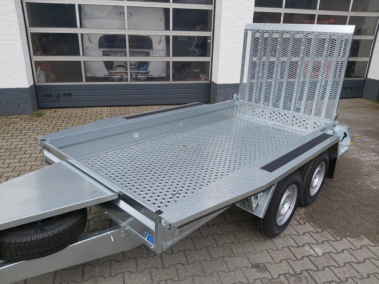 Brenderup Maschinentransporter MT 3080 STF 308x152x25cm Stahllochboden 3000kg - Plant trailer: picture 4 Brenderup Maschinentransporter MT 3080 STF 308x152x25cm Stahllochboden 3000kg - Plant trailer: picture 4